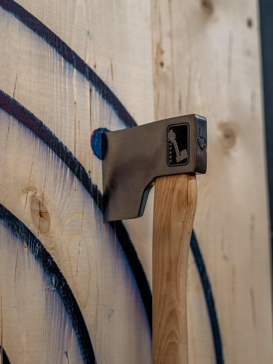 Queen of Hearts - 16 Axes